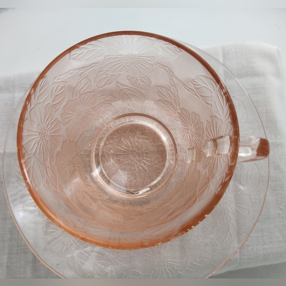 Dogwood Blossom cup & saucer. Vintage Pink Depression glass. Perfect & so pretty - Picture 2 of 4